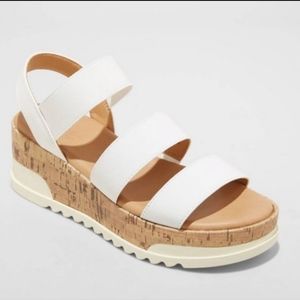 Universal Thread platform sandal
